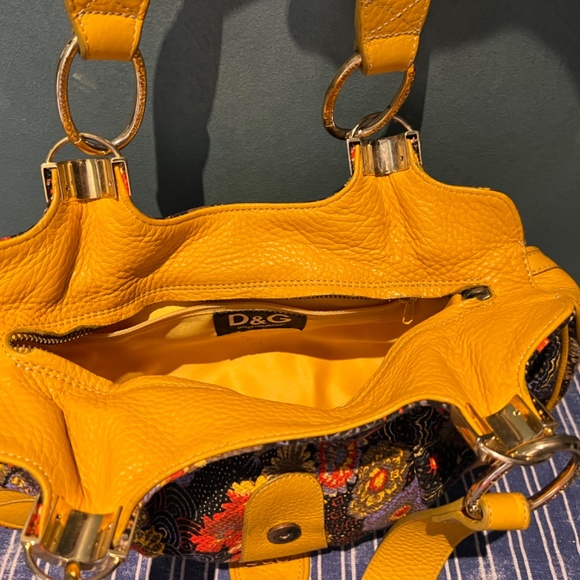 D&G hang bag - Picture 3 of 4